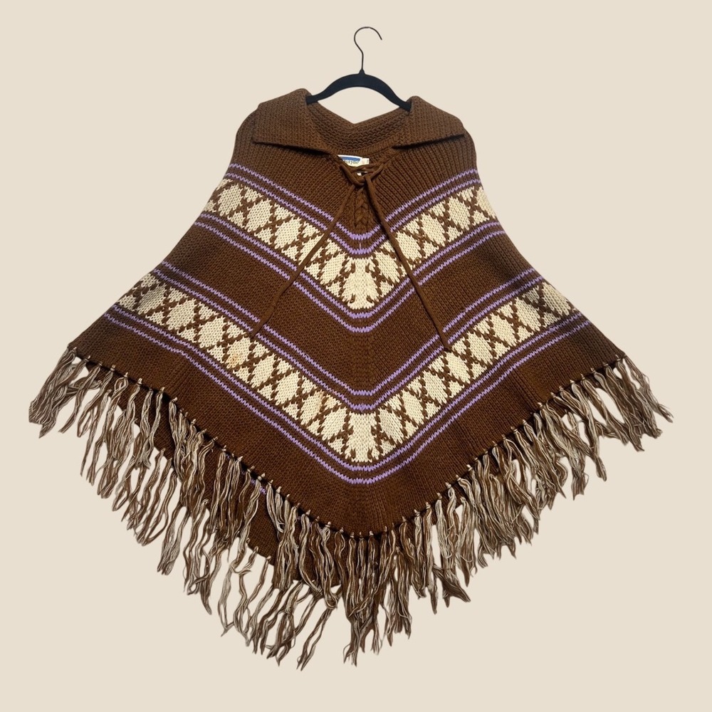 Vintage 1970s Brown Lavender Lace Up Dagger Collar Hippie Knit Fringe Poncho OS